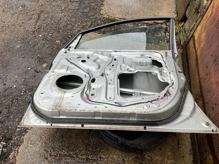 Toyota Avensis Verso (2001 - 2004) Дверь — фото 3