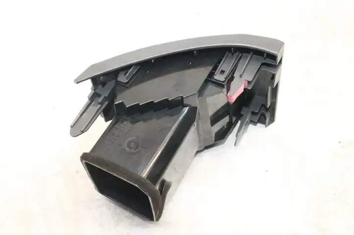 Toyota Prius (XW30) (2009 - 2015) 5565047070 Воздушная решетка панели — фото 3
