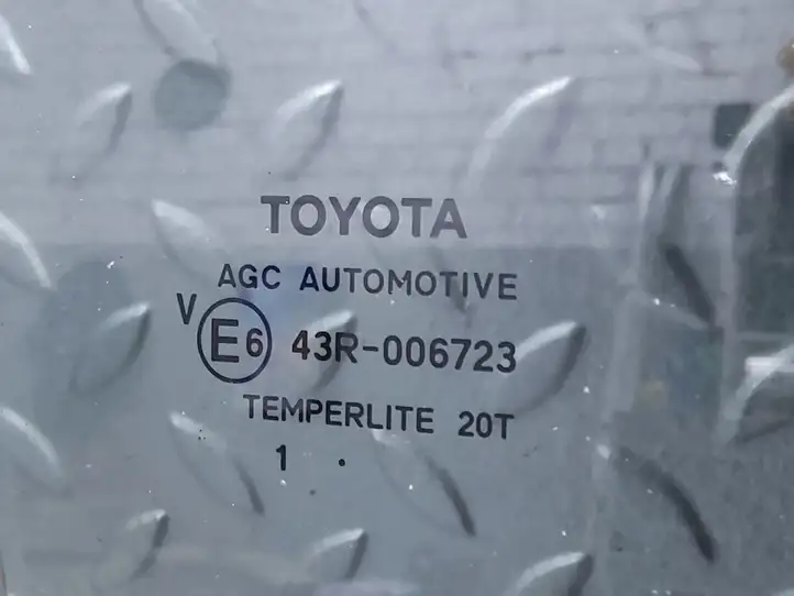 Toyota Avensis T270 (2009 - 2012) QA1024757 Стекло задней двери — фото 2