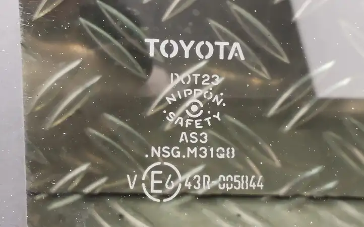 Toyota RAV 4 (XA40) (2012 - 2018) Заднее боковое стекло — фото 3