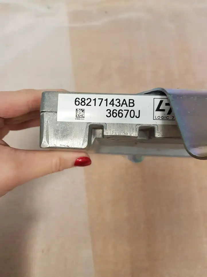 Jeep Grand Cherokee (2010 - 2021) 68217143AB Усилитель звука — фото 4