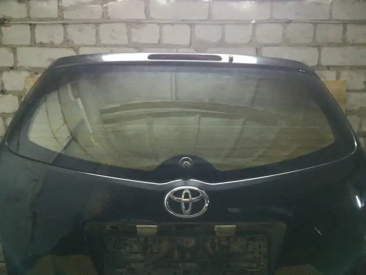 Toyota Corolla Verso AR10 (2004 - 2009) 43R00097 Заднее стекло — фото 1
