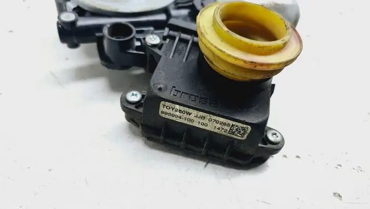 Toyota Corolla Verso AR10 (2004 - 2009) 698400F020 Стеклоподъемник задней двери — фото 3