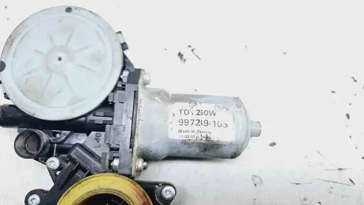 Toyota Corolla Verso AR10 (2004 - 2009) 698400F020 Стеклоподъемник задней двери — фото 4