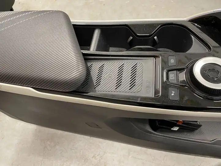 Kia EV6 (2021 - ) Комплект салона — фото 20