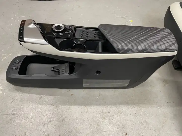 Kia EV6 (2021 - ) Комплект салона — фото 28