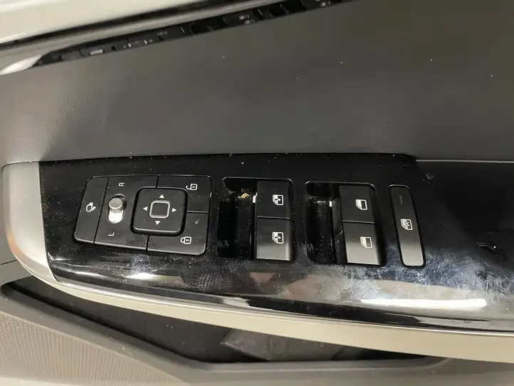 Kia EV6 (2021 - ) Комплект салона — фото 34