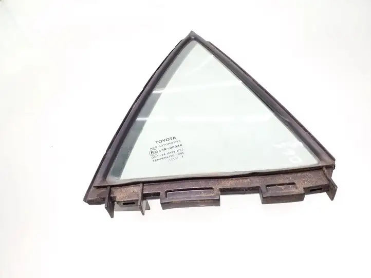 Toyota Auris 150 (2006 - 2012)  6818802090 Маленькое стекло 