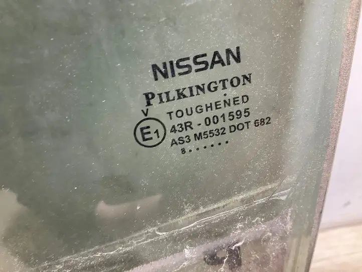 Nissan Leaf II (ZE1) (2017 - ) 43R001595 Заднее боковое стекло — фото 2