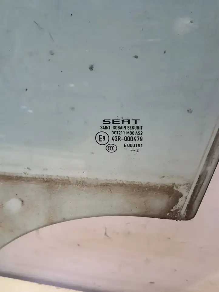 Seat Ibiza IV (6J,6P) (2008 - 2017) 43R000479 Стекло передней двери — фото 3