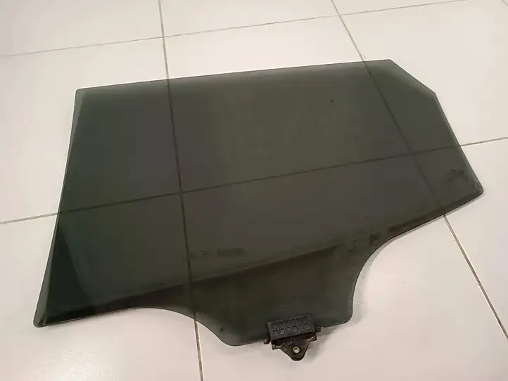Hyundai Santa Fe (2012 - 2015) 43R000399 Стекло задней двери — фото 2
