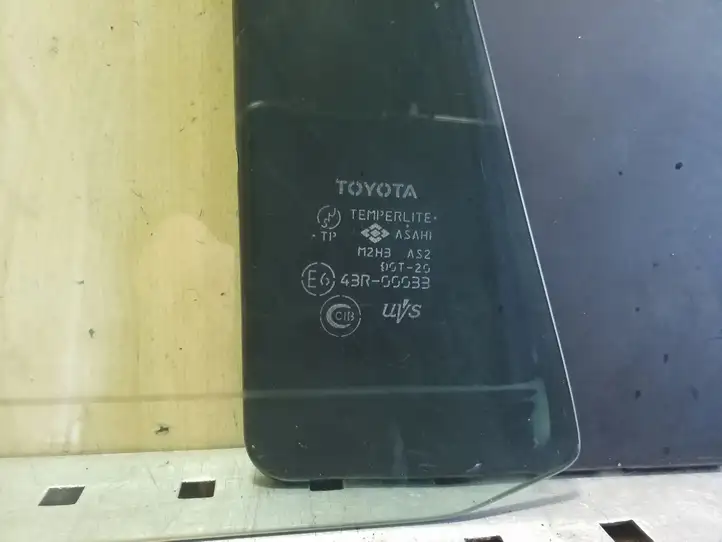 Toyota RAV 4 (XA20) (2000 - 2005) Форточка двери — фото 3