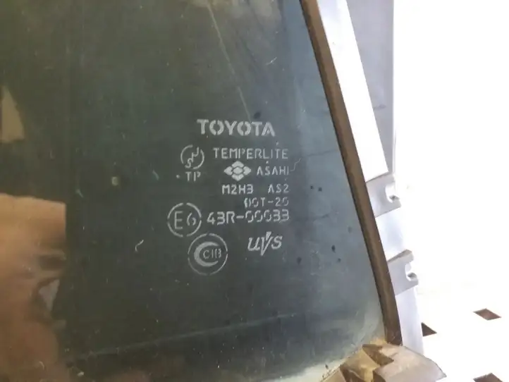 Toyota RAV 4 (XA20) (2000 - 2005) Форточка двери — фото 3