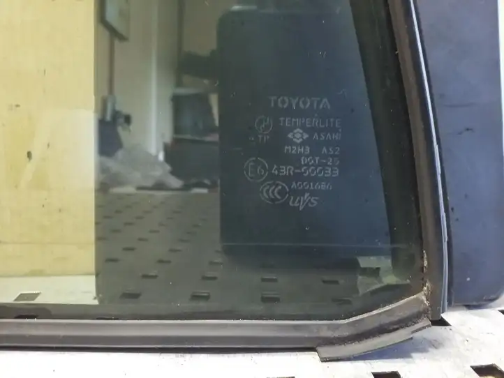 Toyota RAV 4 (XA20) (2000 - 2005) Форточка двери — фото 2