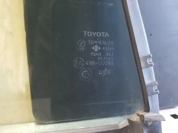 Toyota RAV 4 (XA20) (2000 - 2005) Форточка двери — фото 4