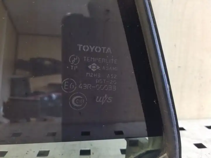 Toyota RAV 4 (XA20) (2000 - 2005)   Маленькое стекло 