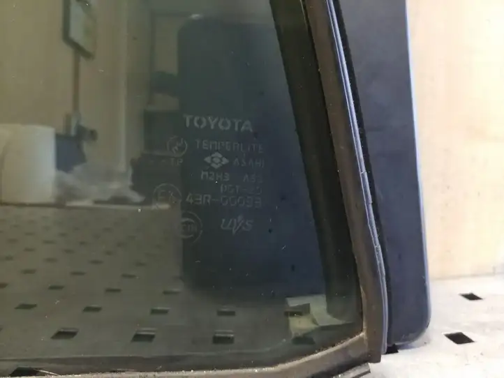 Toyota RAV 4 (XA20) (2000 - 2005) Форточка двери — фото 2