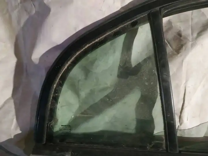 Honda Accord (1999 - 2002) Форточка двери — фото 2