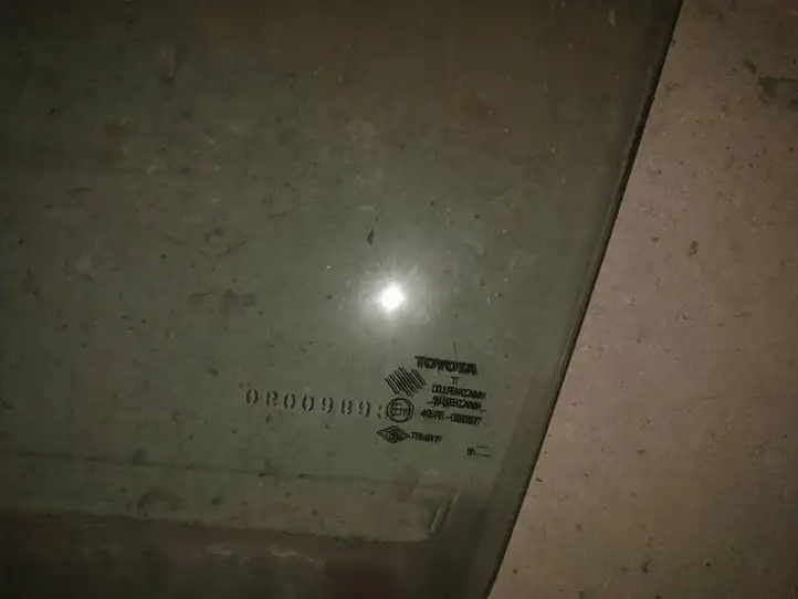 Toyota Corolla Verso AR10 (2004 - 2009)   Основное стекло передних дверей (четырехдверного автомобиля)