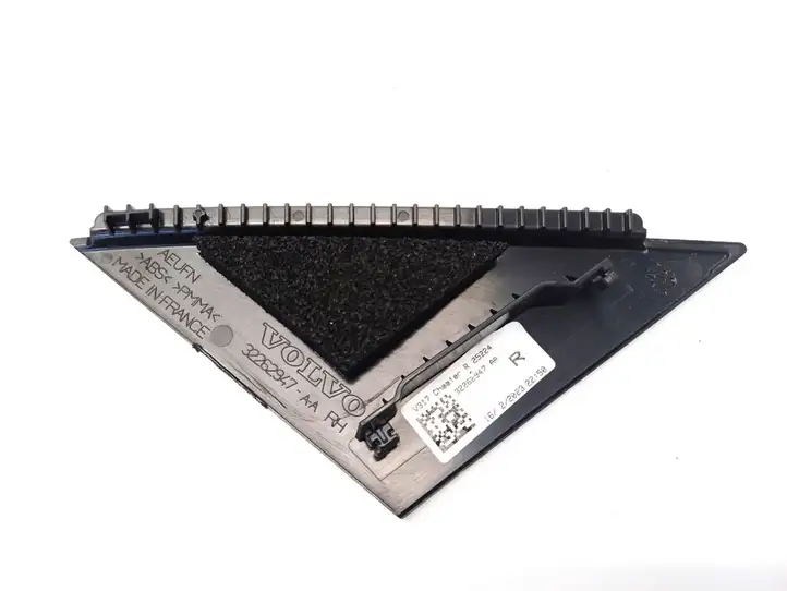 Volvo C40 (2021 - )  32262947 Другая внешняя деталь