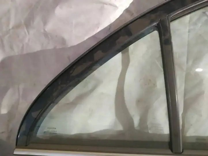 Toyota Avensis T250 (2003 - 2006) Форточка двери — фото 3