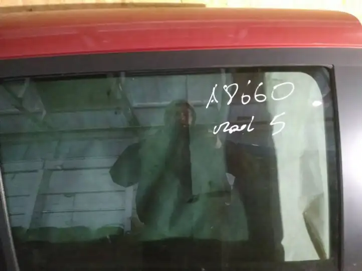 Mazda 5 (2005 - 2010)   Основное стекло задних дверей