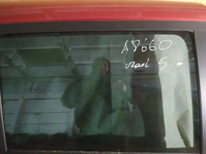 Mazda 5 (2005 - 2010)   Основное стекло задних дверей