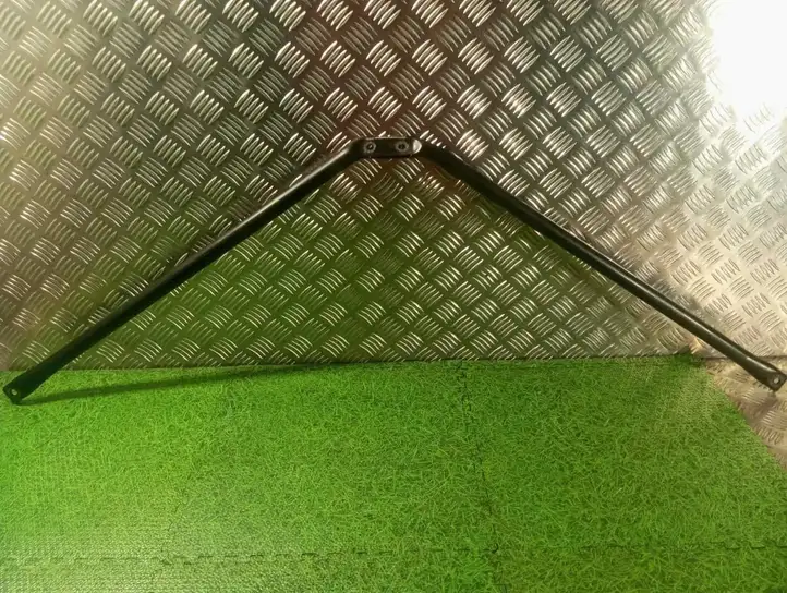 BMW M5 E60/E61 (2004 - 2010)  7046555 Другая деталь отсека двигателя