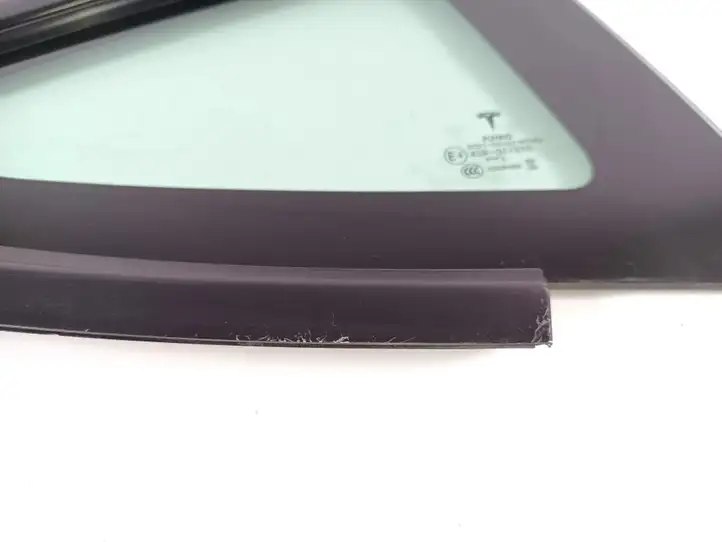 Tesla Model 3 (2017 - 2023) 1514979 Заднее боковое стекло — фото 4