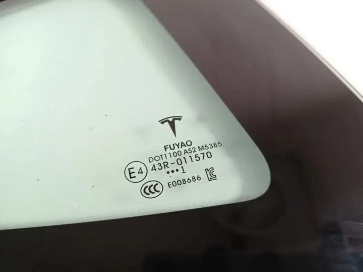 Tesla Model 3 (2017 - 2023) 1514979 Заднее боковое стекло — фото 5