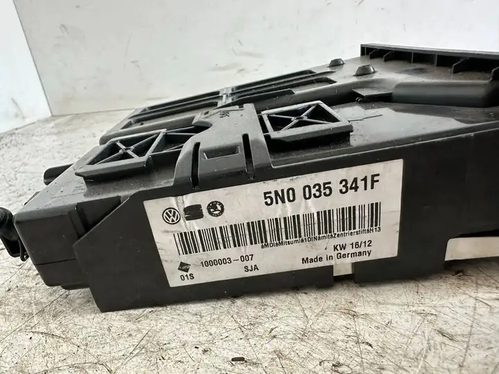 Volkswagen PASSAT B7 (2011 - 2014) 5N0035341F Контроллер мультимедийной системы — фото 2