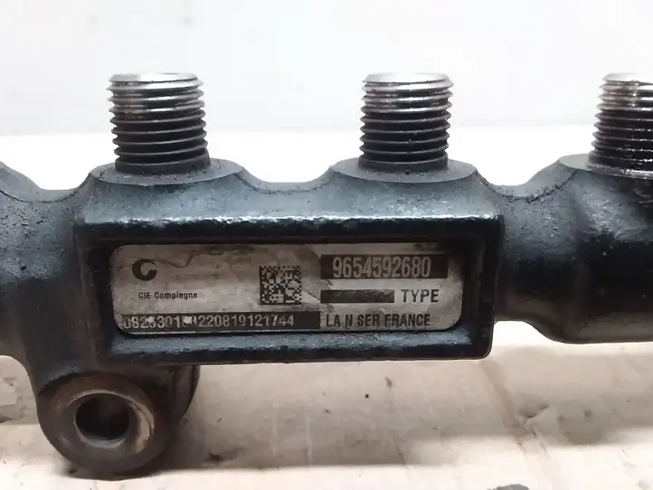 Ford Focus (2008 - 2011) 9654592680 Регулятор давления топлива — фото 2