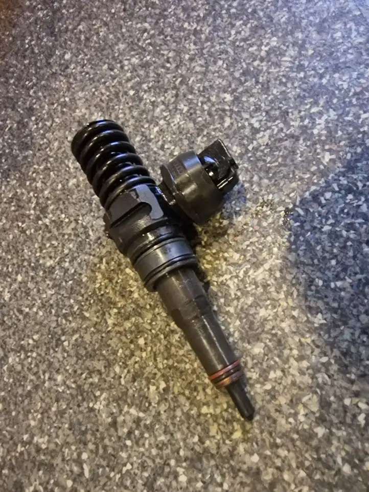Volkswagen PASSAT B6 (2005 - 2010) 038130073BQ Форсунка — фото 1