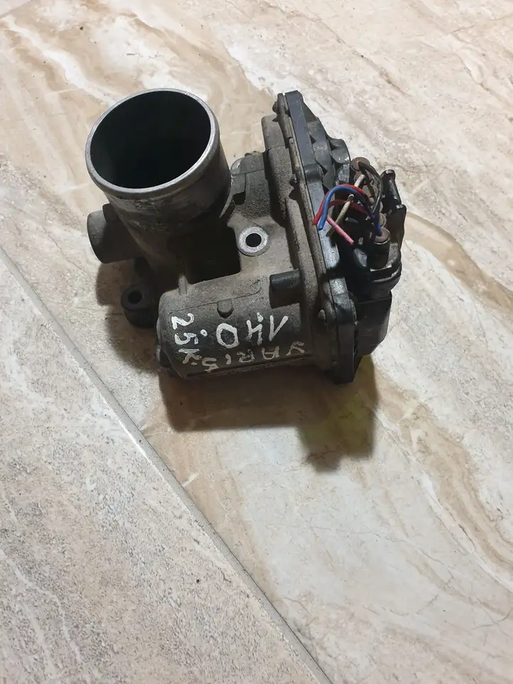 Toyota Yaris (2009 - 2012) 261000N030 Дроссельная заслонка — фото 4