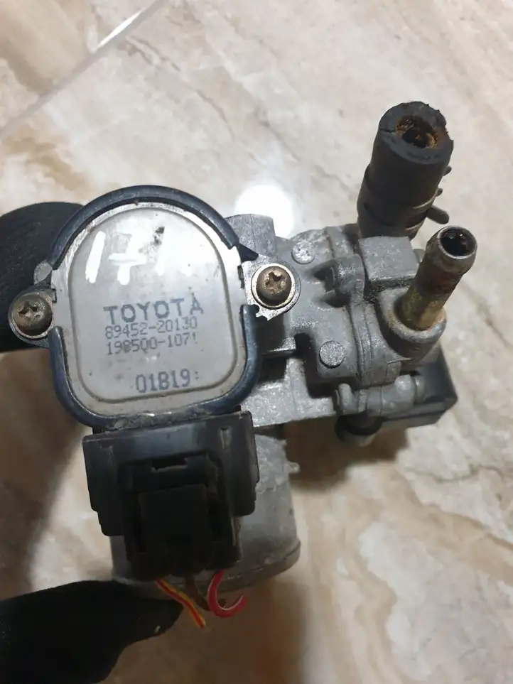 Toyota Yaris (1999 - 2003) 8945220130 Дроссельная заслонка — фото 3