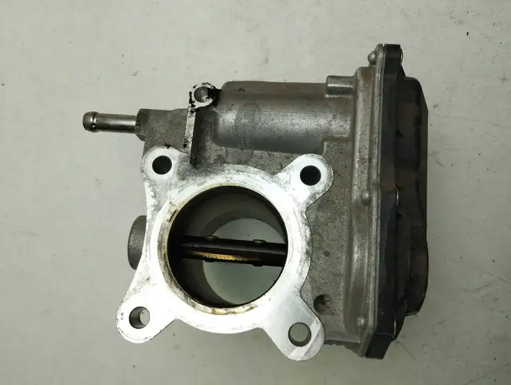 Toyota Yaris (2014 - 2019) 261000N020 Дроссельная заслонка — фото 8