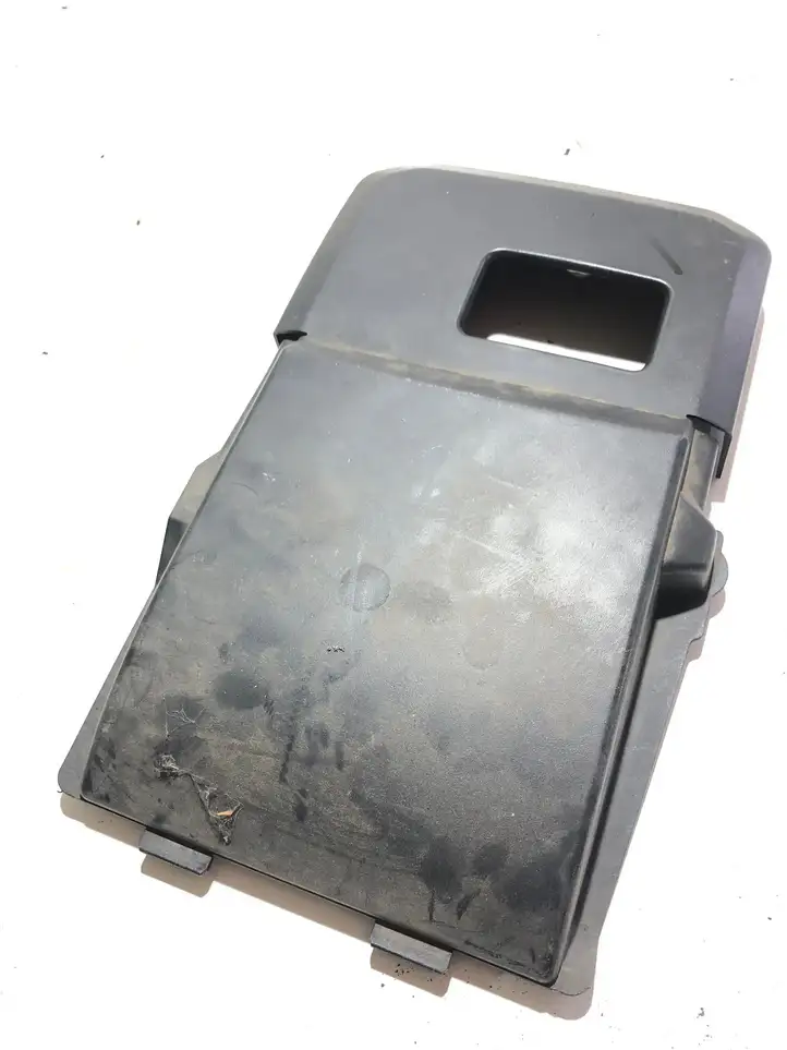 Volvo V50 (2004 - 2008) 30795183 Крышка ящика аккумулятора — фото 1