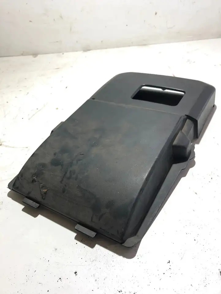 Volvo V50 (2004 - 2008) 30795183 Крышка ящика аккумулятора — фото 2