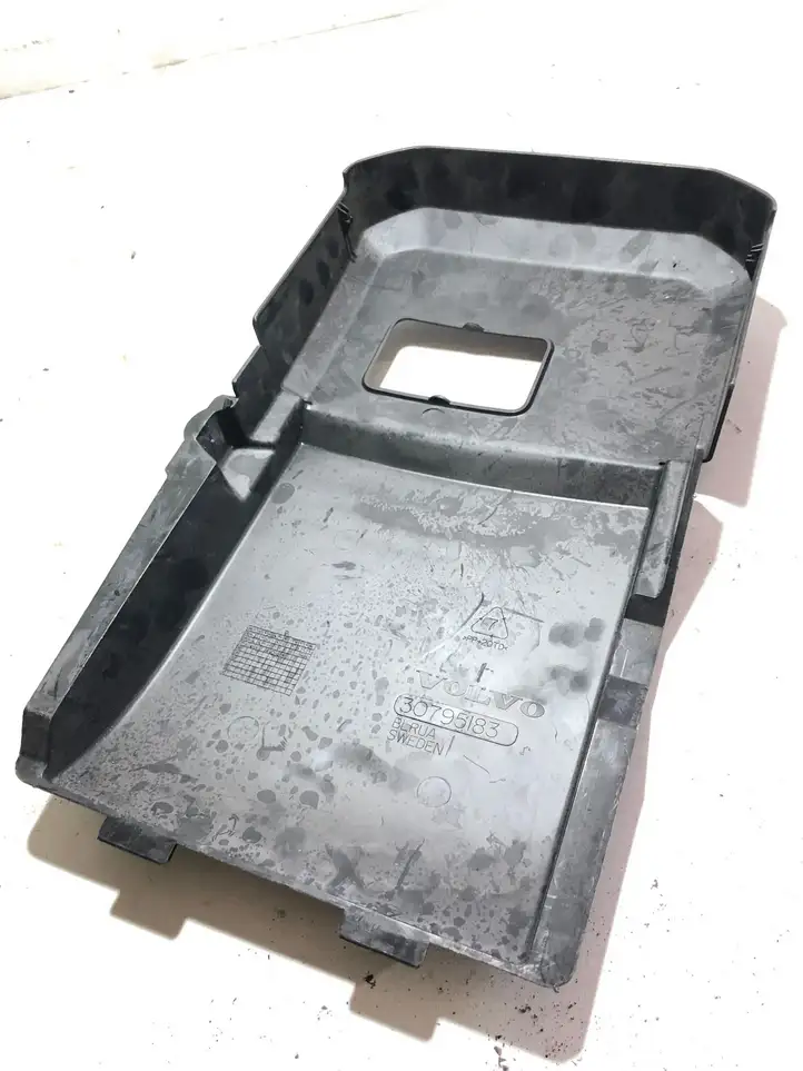 Volvo V50 (2004 - 2008) 30795183 Крышка ящика аккумулятора — фото 3