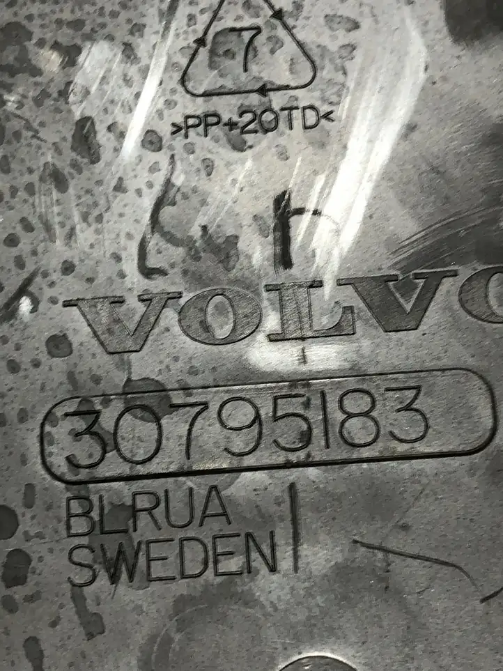 Volvo V50 (2004 - 2008) 30795183 Крышка ящика аккумулятора — фото 4