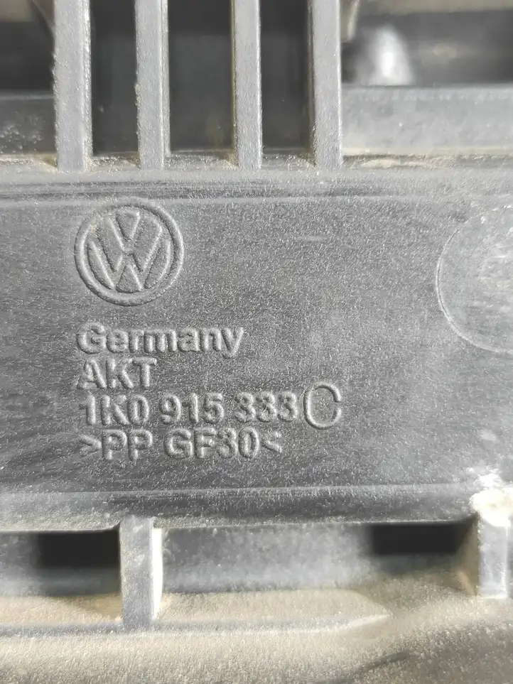 Audi A3/S3 8P (2004 - 2008) 1K0915333C Площадка аккумулятора — фото 3