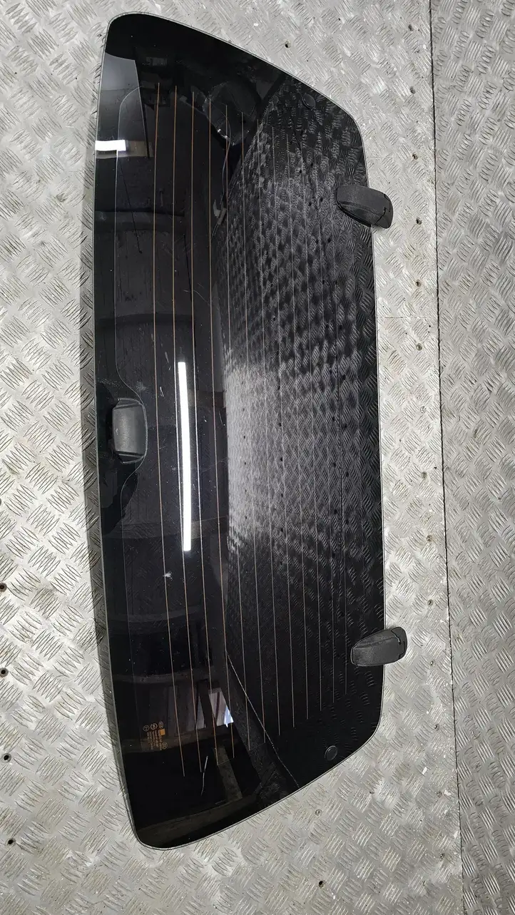 Kia Sorento (2009 - 2014) Открывающееся стекло крышки багажника — фото 1