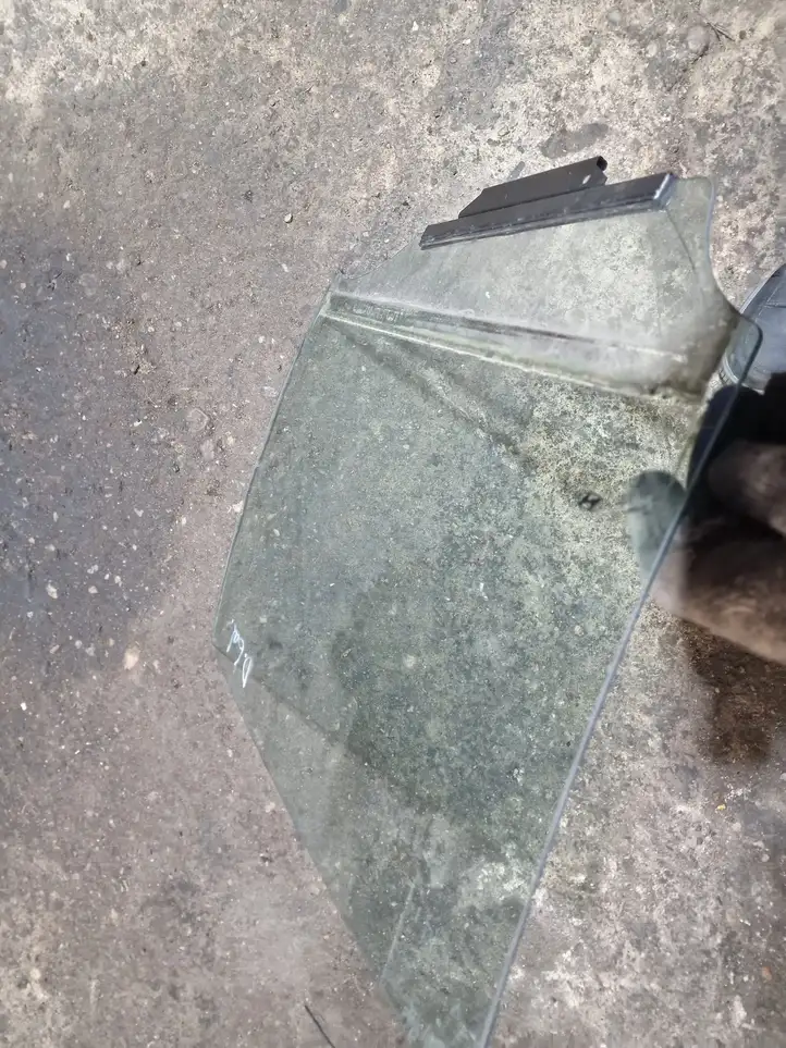 Hyundai i20 (PB PBT) (2012 - 2014) Стекло задней двери — фото 1
