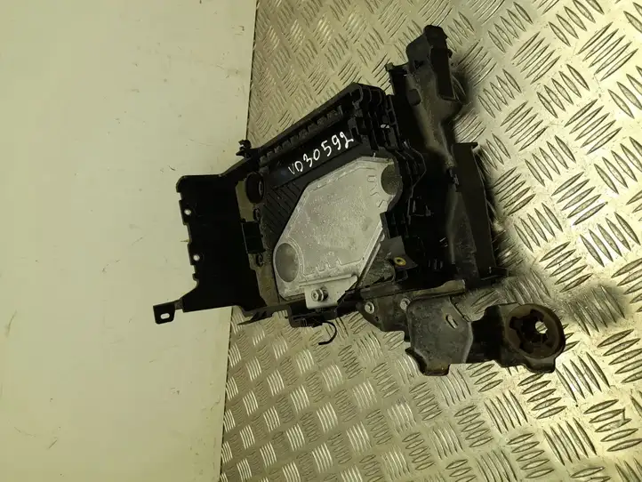 Nissan Juke II F16 (2019 - ) 648947355R Площадка аккумулятора — фото 2