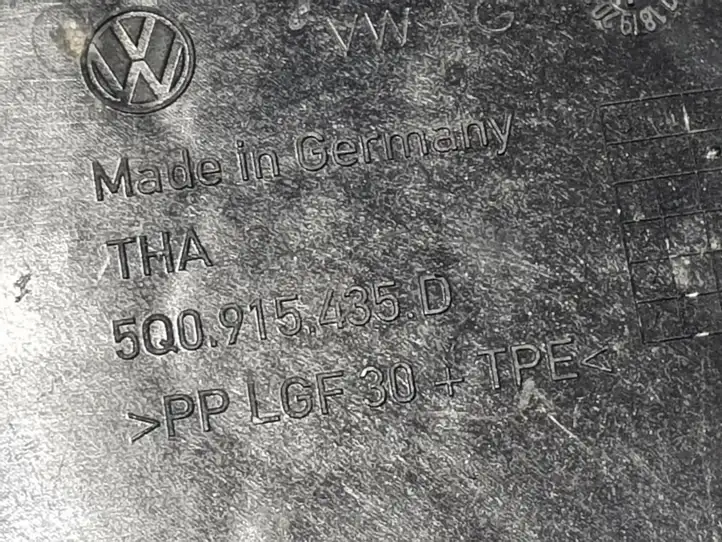 Volkswagen Golf VII (2013 - 2019) 5Q0915435D Крышка ящика аккумулятора — фото 2