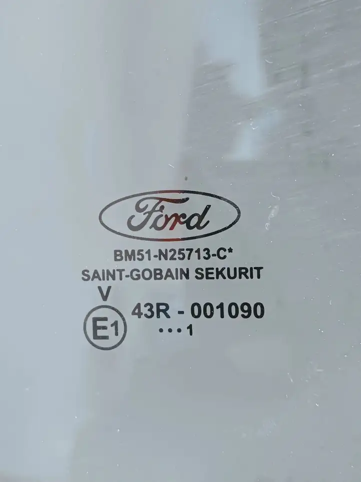 Ford Focus (2011 - 2015) As3 Стекло задней двери — фото 2