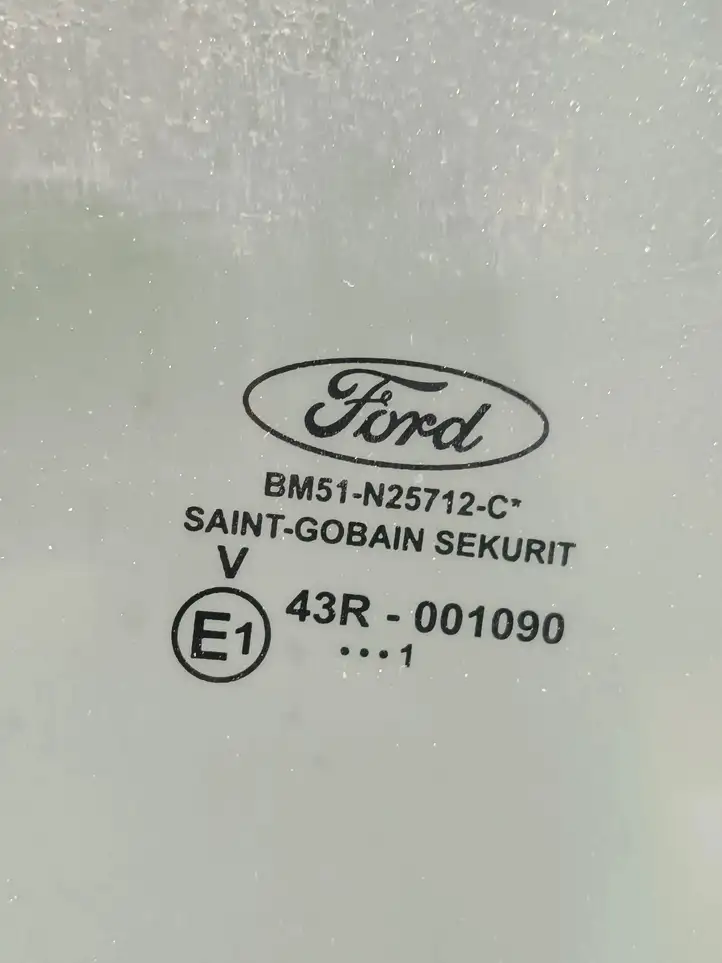 Ford Focus (2011 - 2015) As3 Стекло задней двери — фото 2