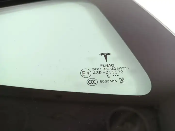 Tesla Model 3 (2017 - 2023) 151497901C Заднее боковое стекло — фото 2
