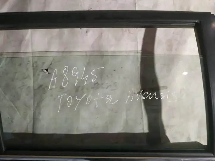 Toyota Avensis T250 (2003 - 2006) Стекло задней двери — фото 2