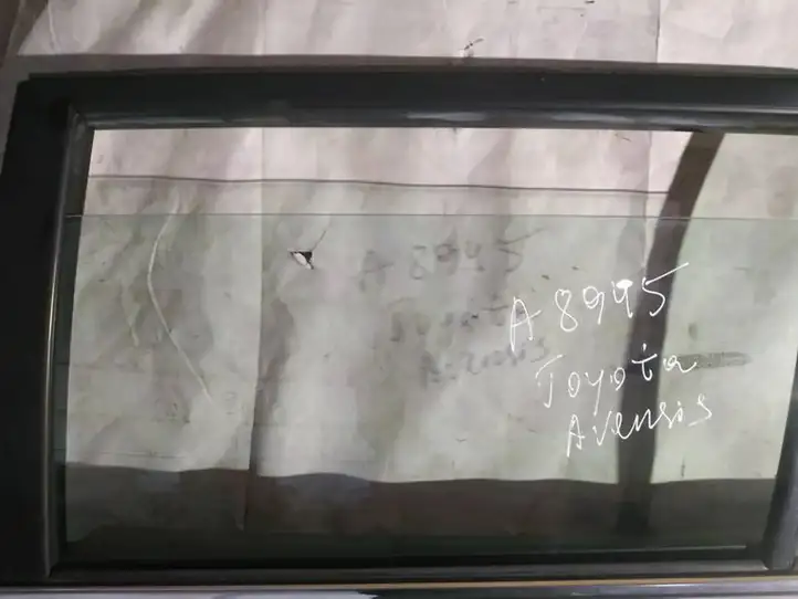 Toyota Avensis T250 (2003 - 2006) Стекло задней двери — фото 1